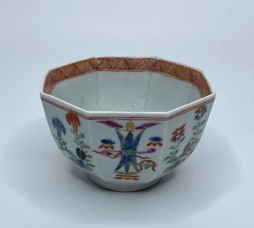 Worcester octagonal teabowl and saucer, famille verte, c. 1753. View X