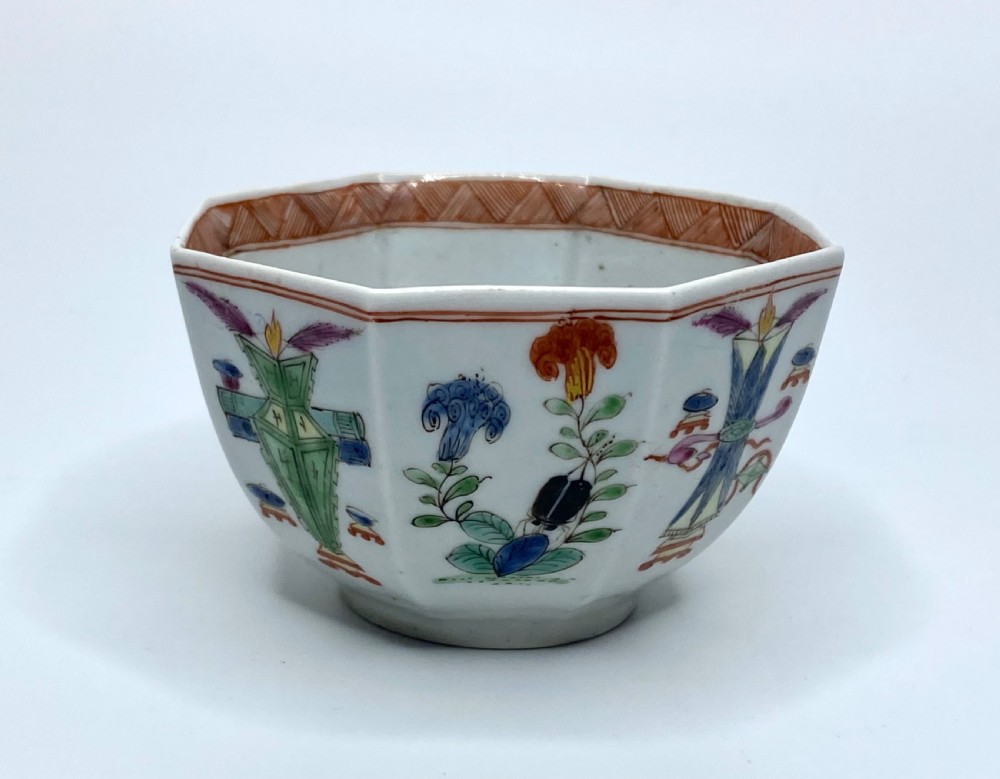 Worcester octagonal teabowl and saucer, famille verte, c. 1753. View XI