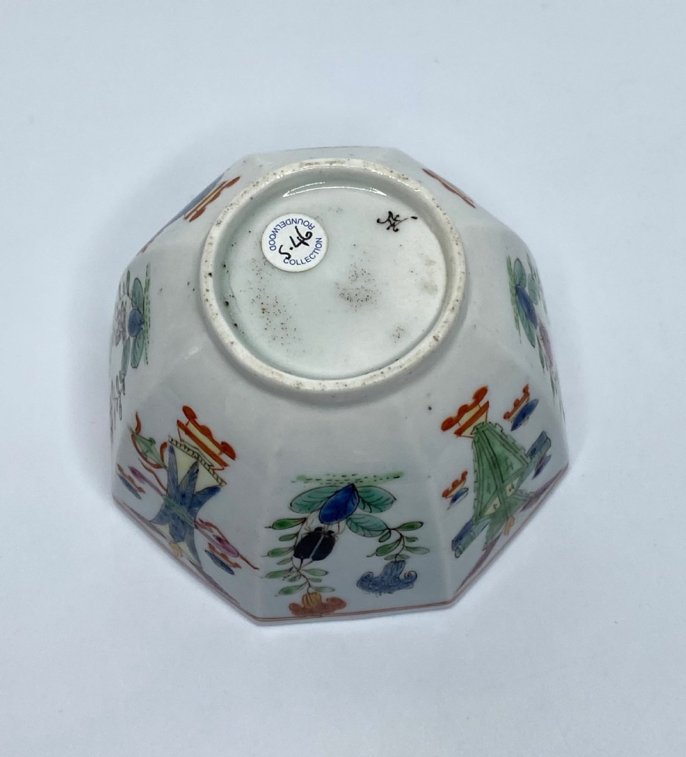 Worcester octagonal teabowl and saucer, famille verte, c. 1753. View XII