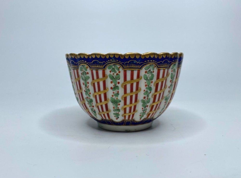 Worcester porcelain  tea bowl  Hop Trellis pattern, c. 1770.