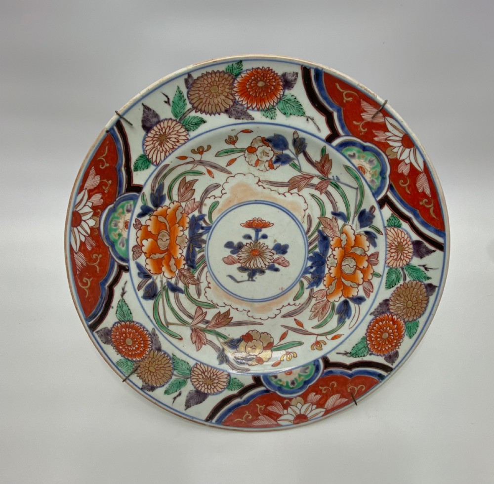 Imari porcelain charger, Japan, late 17th C. Genroku Period.