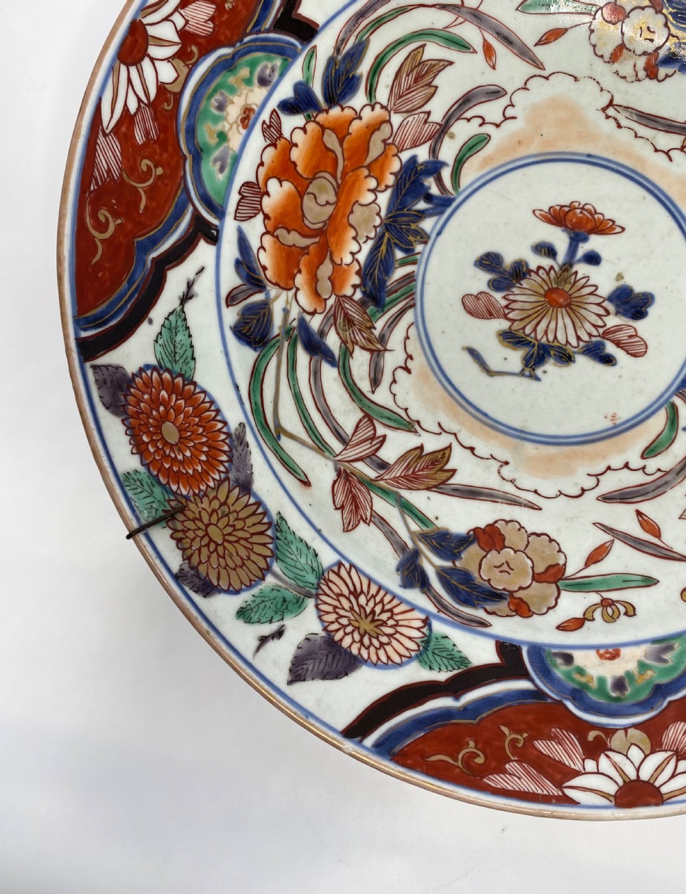 Imari porcelain charger, Japan, late 17th C. Genroku Period. View IV
