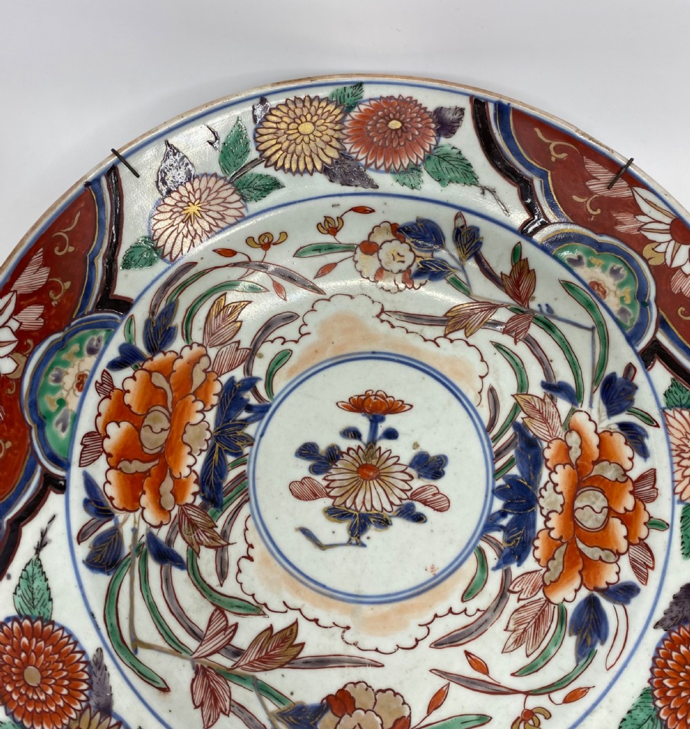 Imari porcelain charger, Japan, late 17th C. Genroku Period. View V