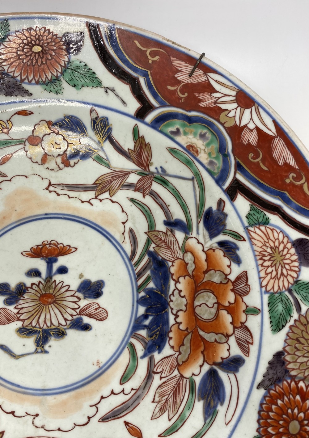 Imari porcelain charger, Japan, late 17th C. Genroku Period. View VI
