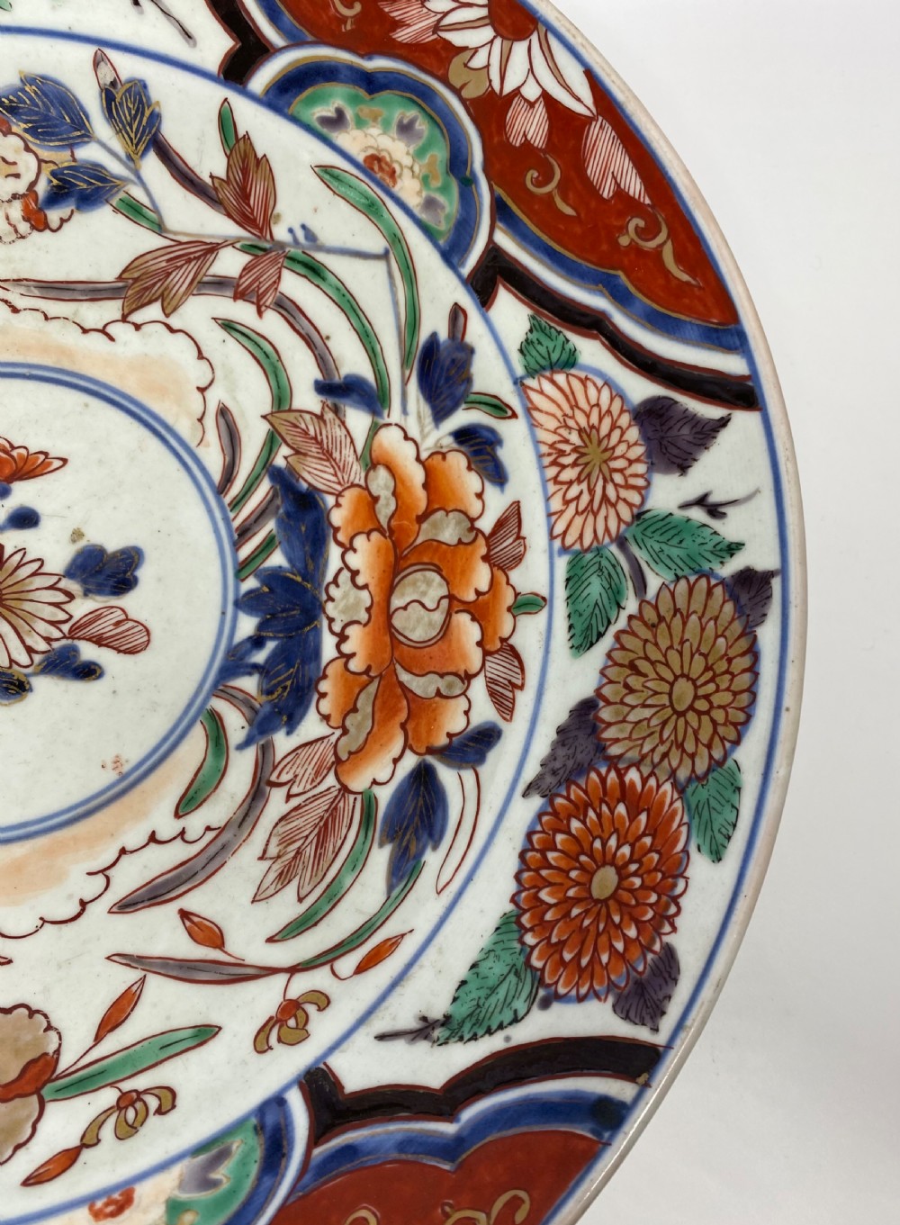 Imari porcelain charger, Japan, late 17th C. Genroku Period. View VII