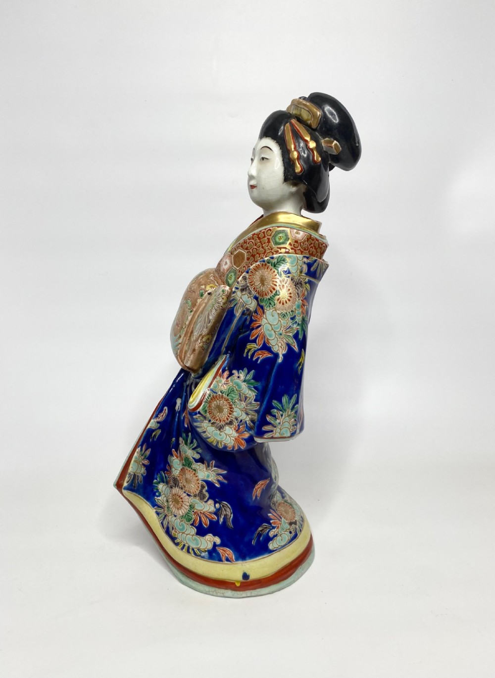 Kutani porcelain Bijin, Meiji Period. View X