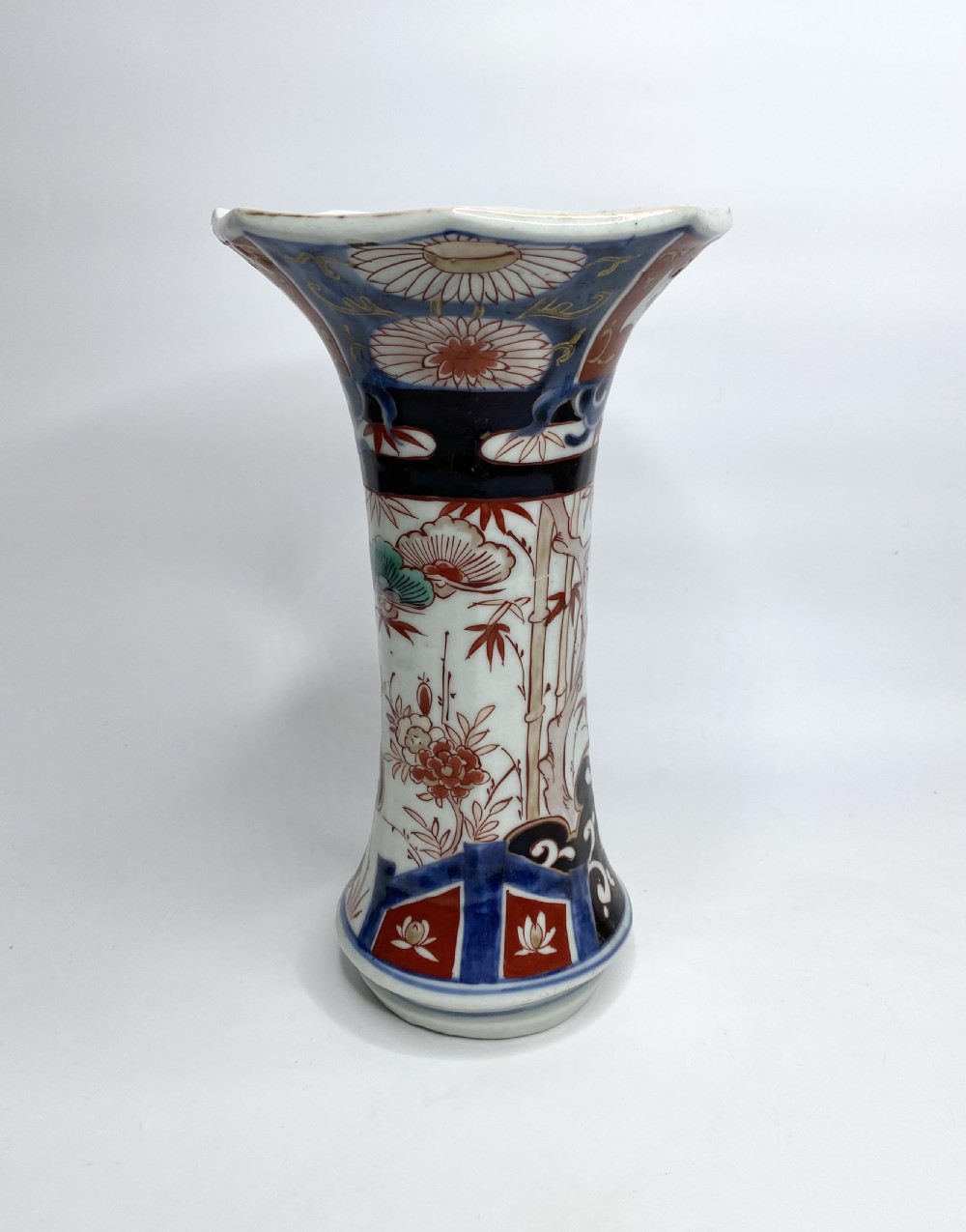 Pair of Japanese Imari vases, c. 1700, Genryoku Period View VI