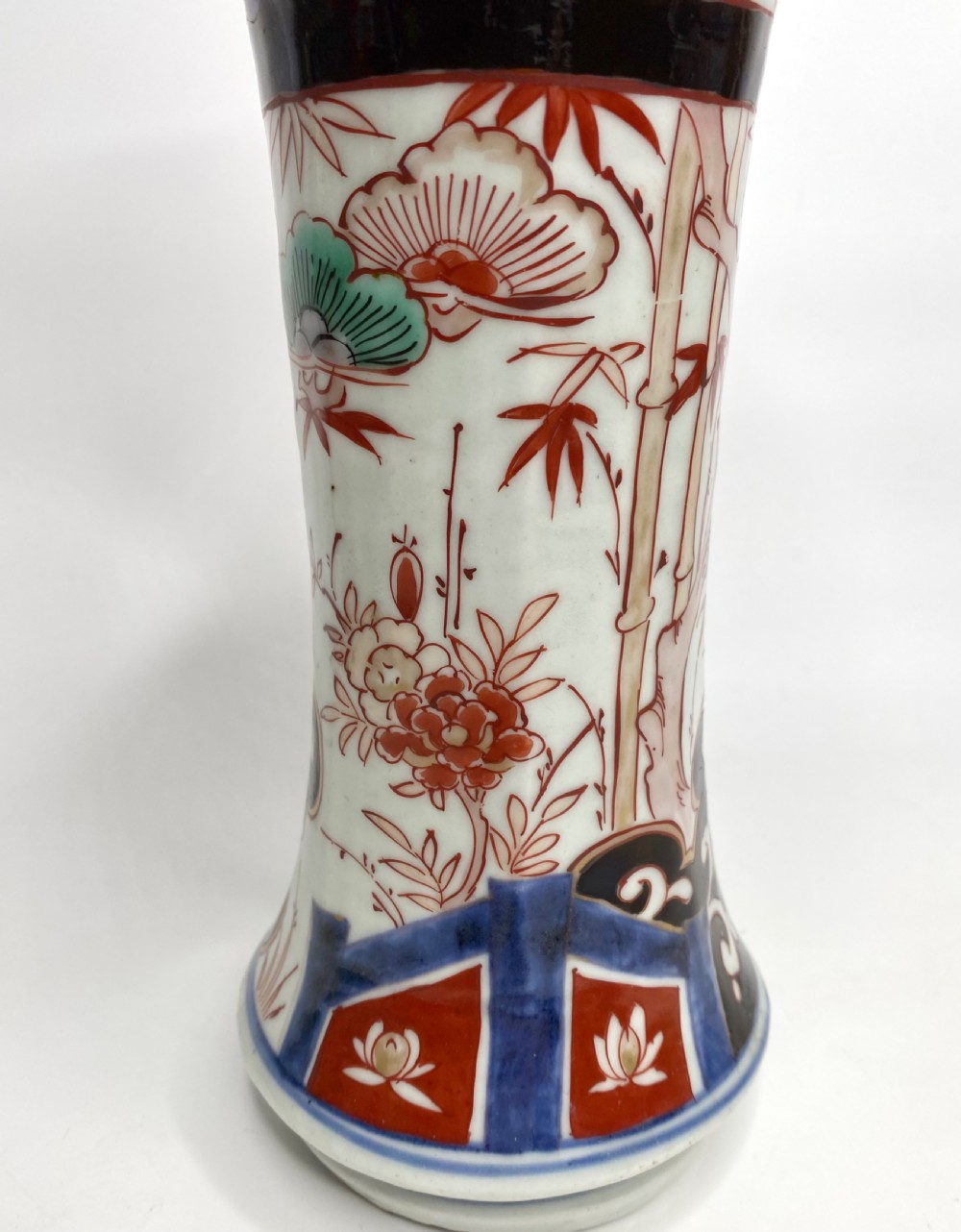 Pair of Japanese Imari vases, c. 1700, Genryoku Period View VIII
