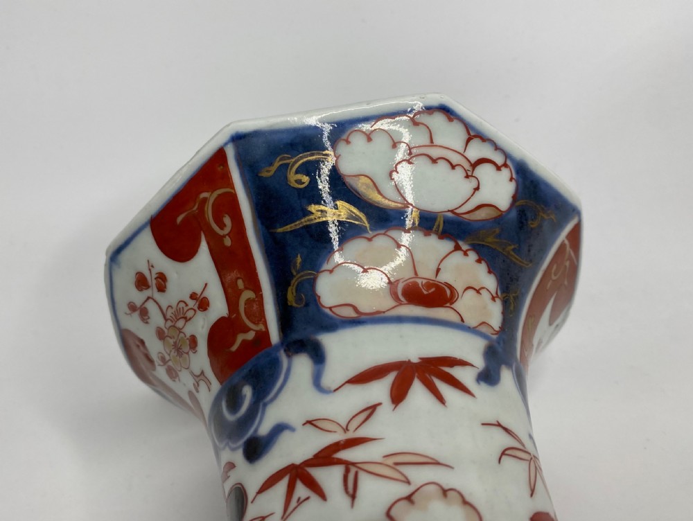 Pair of Japanese Imari vases, c. 1700, Genryoku Period View XIII