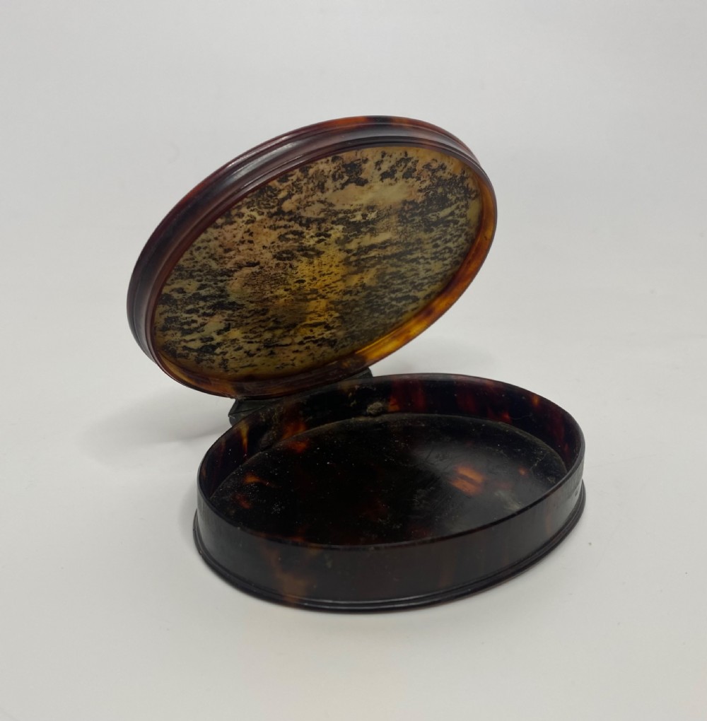 Chinese export snuff box,  18th Century. View IV