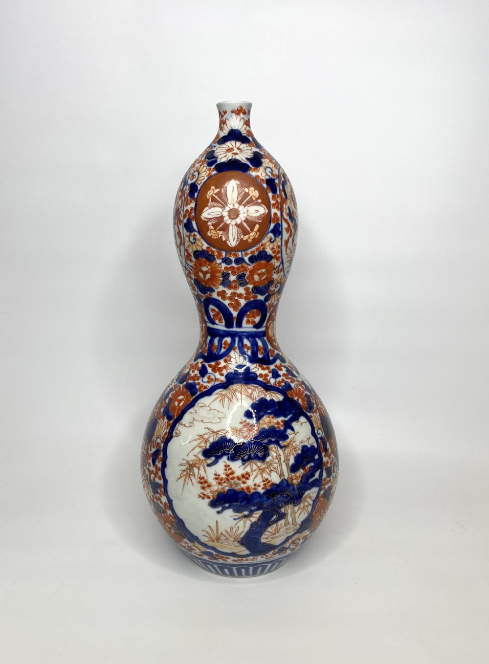 Japanese Imari double gourd vase, c. 1890, Meiji Period. View VII