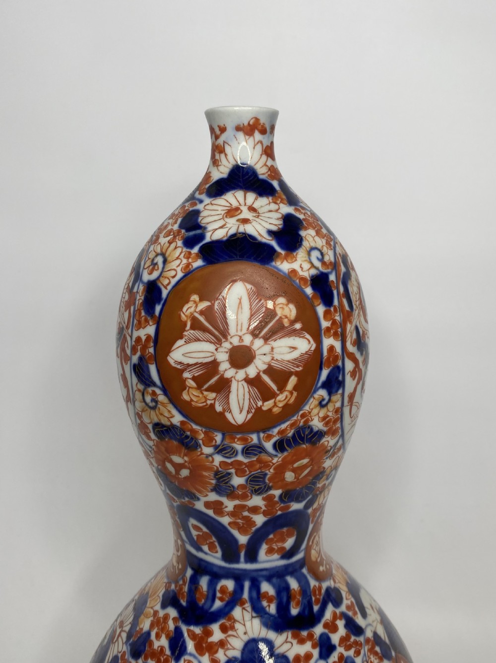 Japanese Imari double gourd vase, c. 1890, Meiji Period. View IX
