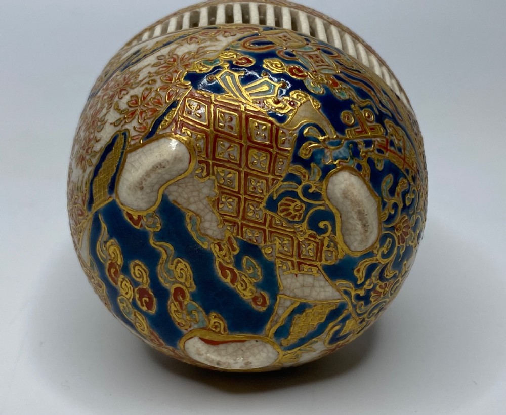 Imperial Satsuma cricket cage, Japan, c. 1880, Meiji Period. View XII