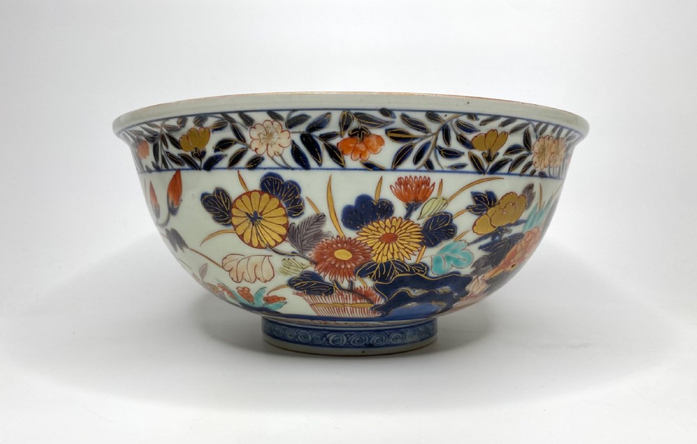 Japanese porcelain Imari bowl, c. 1700, Genroku Period. View III