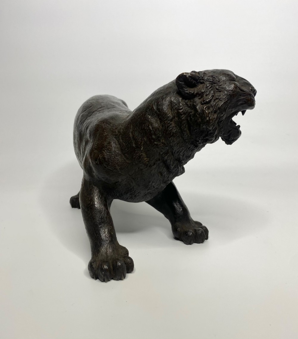 Japanese bronze tiger, Yoshikuza, Meiji Period. View V