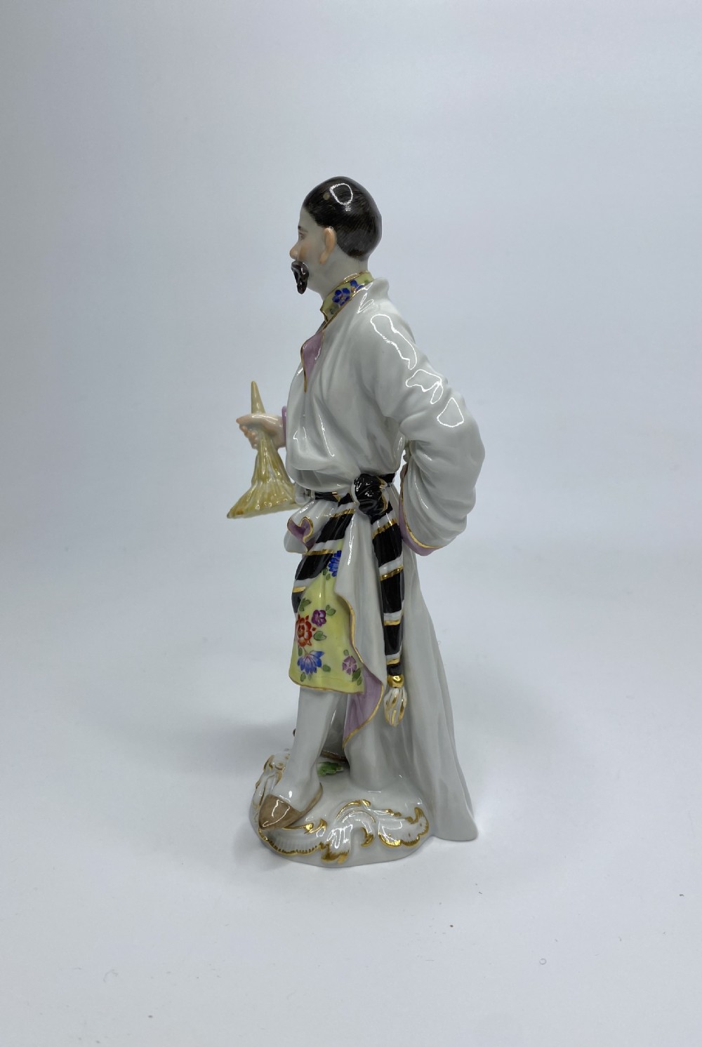 Pair Meissen figure Japanese Couple, c. 1930. View V
