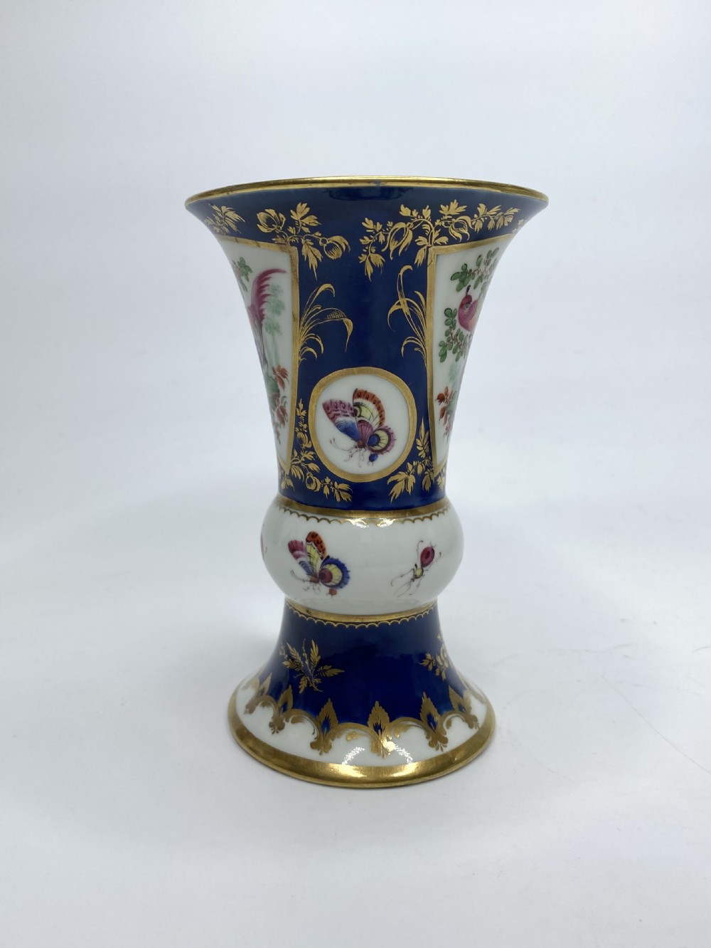 Worcester porcelain vase, Fancy Birds, c. 1770. View IV