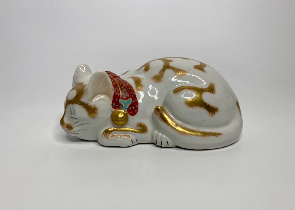 Kutani porcelain okimono of a cat, Japan, Meiji Period.