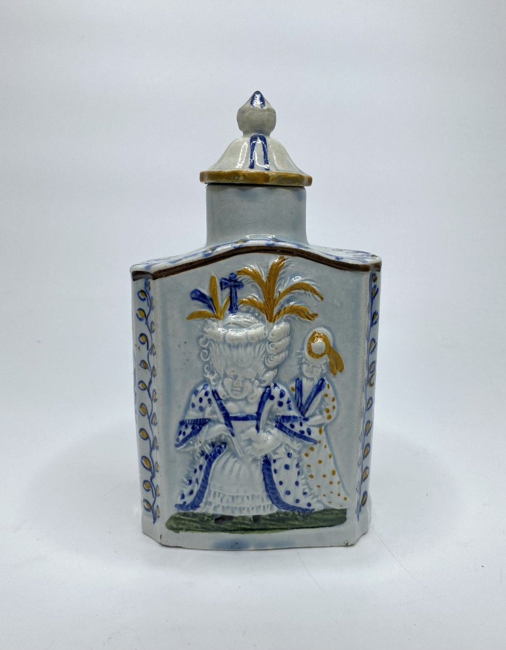 Prattware pottery ‘Macaroni’ tea caddy & cover, c. 1800. View II