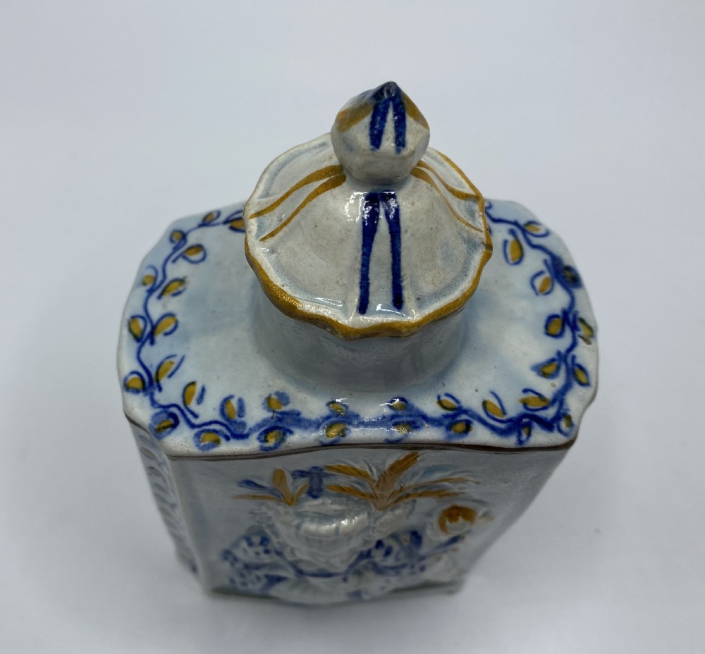 Prattware pottery ‘Macaroni’ tea caddy & cover, c. 1800. View IV