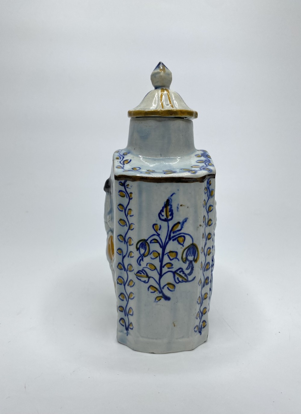 Prattware pottery ‘Macaroni’ tea caddy & cover, c. 1800. View VII