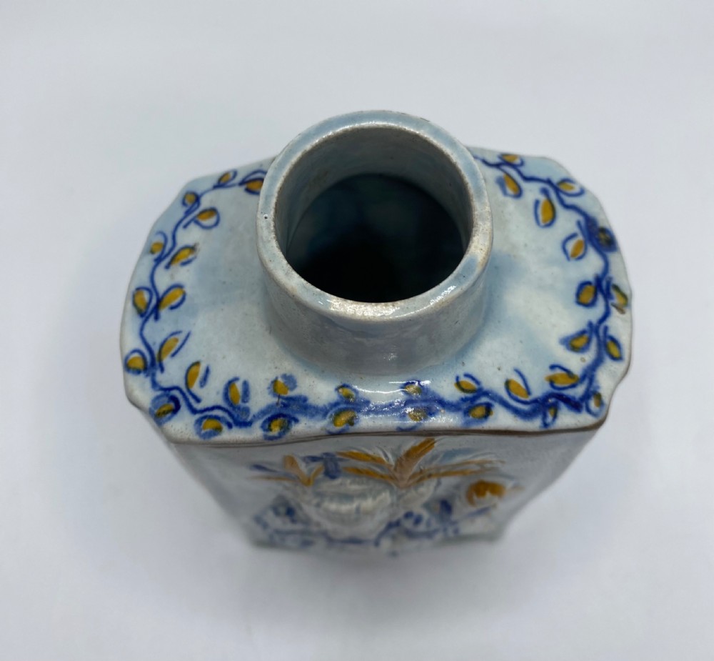 Prattware pottery ‘Macaroni’ tea caddy & cover, c. 1800. View X