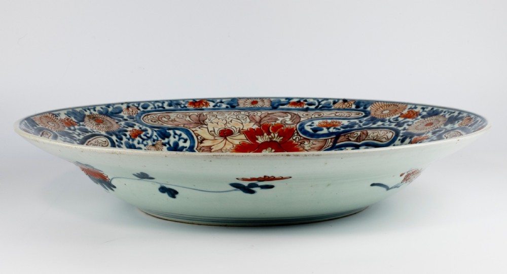 Japanese Imari charger, Arita, c. 1700, Genroku Period. View III