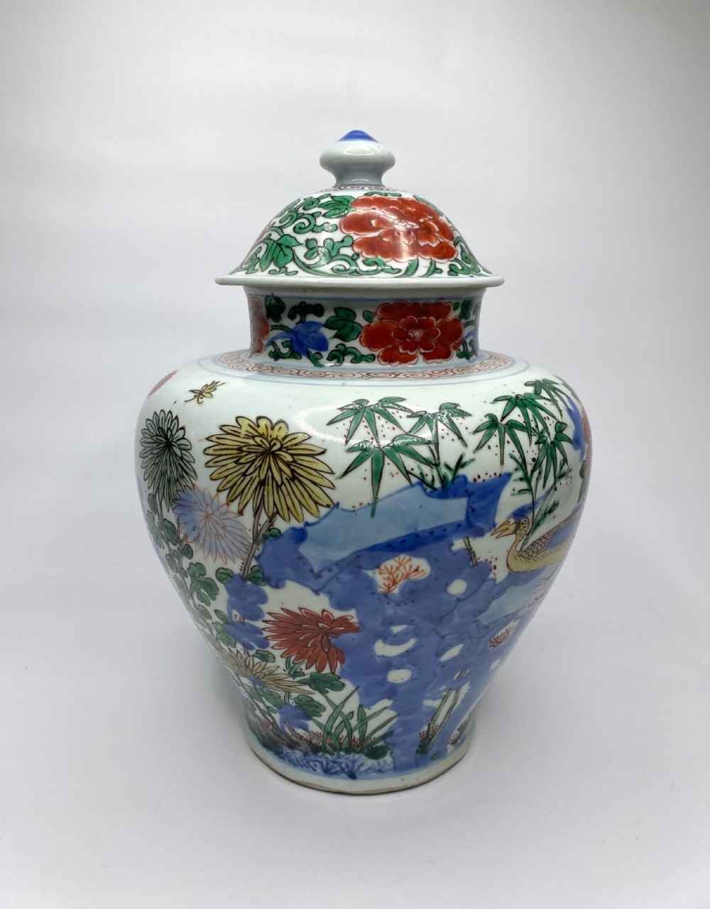 Chinese Wucai jar & cover. Shunzhi Period, c. 1650. View V