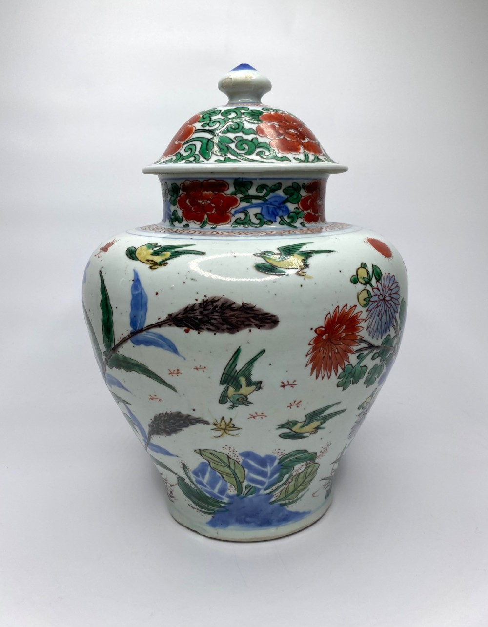Chinese Wucai jar & cover. Shunzhi Period, c. 1650. View VII