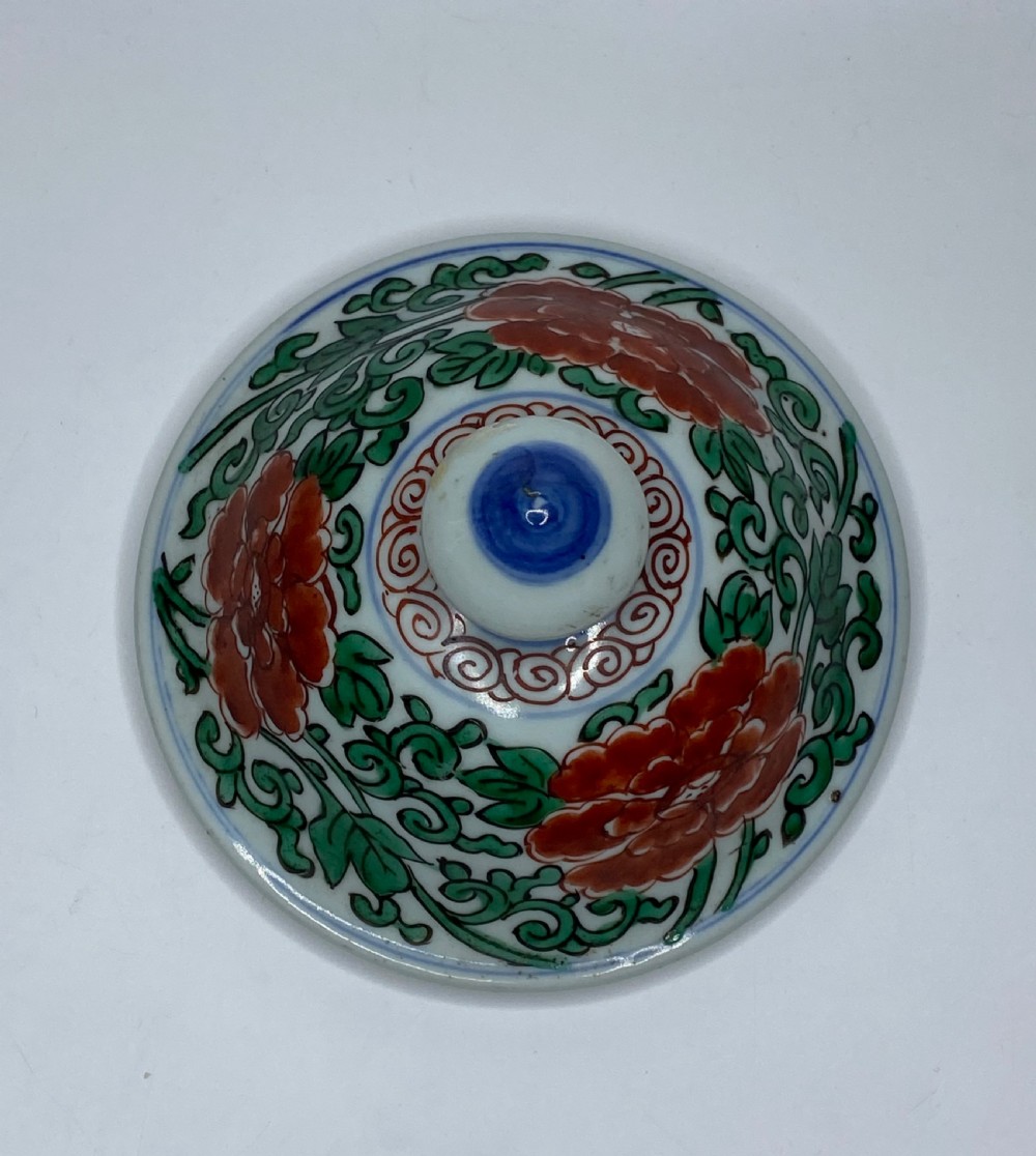 Chinese Wucai jar & cover. Shunzhi Period, c. 1650. View XVI