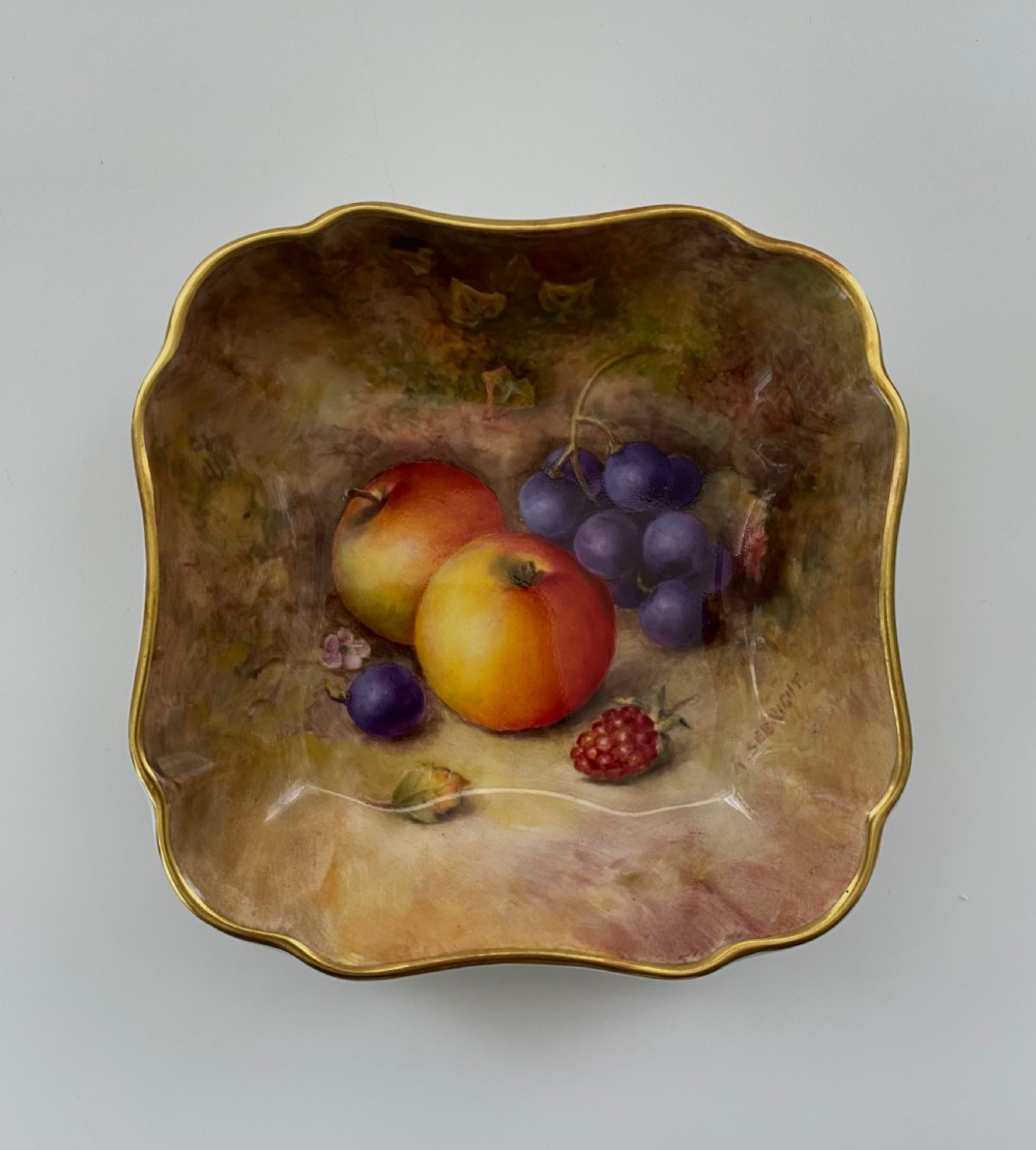 Royal Worcester Fruit dish, Richard Sebright, d. 1941.
