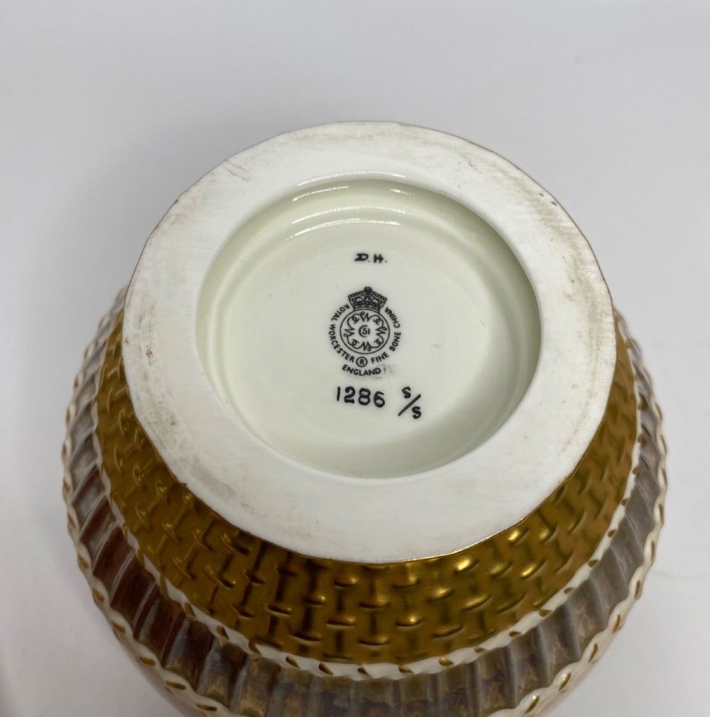 Royal Worcester pot pourri, John Freeman, c. 1960. View IX