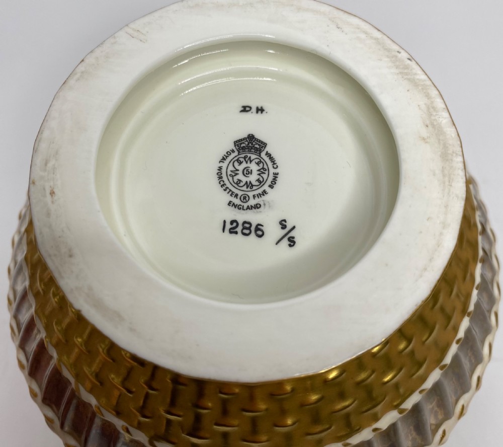 Royal Worcester pot pourri, John Freeman, c. 1960. View X