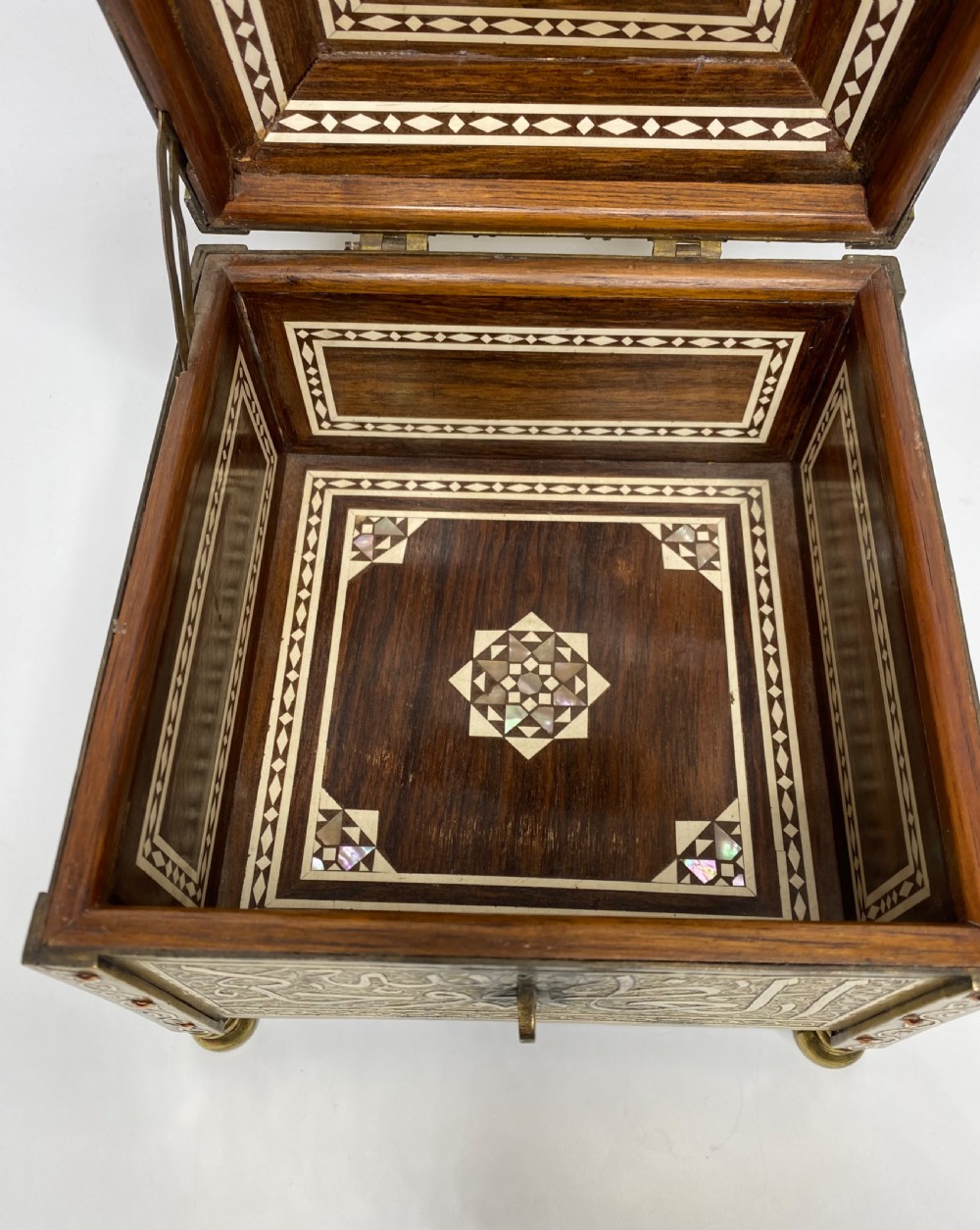 Mamluk revival Quran casket, Damascus, c. 1900. View VII