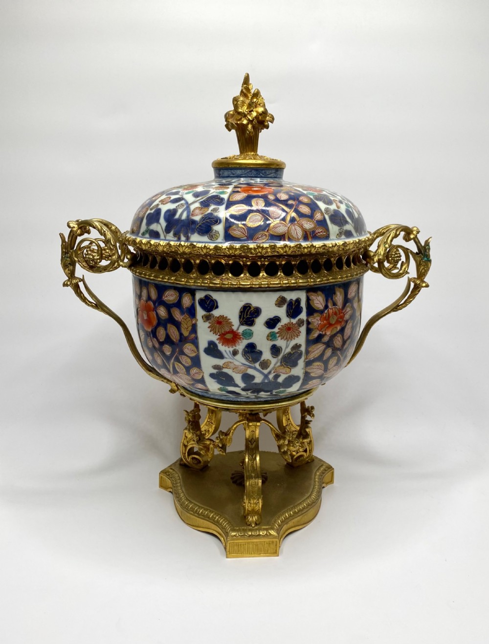 Japanese Imari ormolu mounted bowl & cover, c. 1700. Edo Period. View V