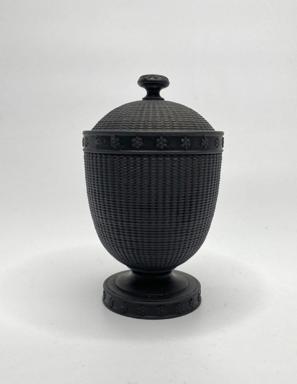 Wedgwood black basalt urn & cover, c. 1800.