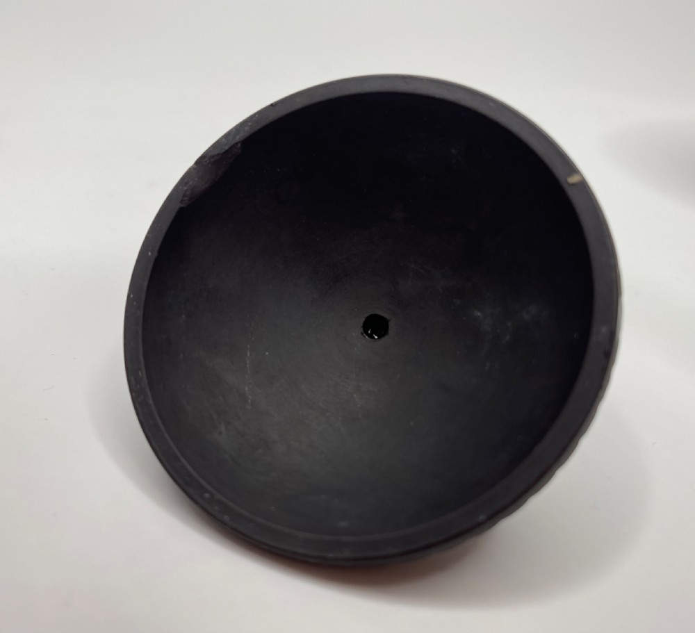 Wedgwood black basalt urn & cover, c. 1800. View VIII