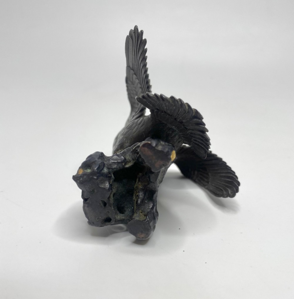 Bronze pigeon okimono, Japan, Meiji Period. View VIII