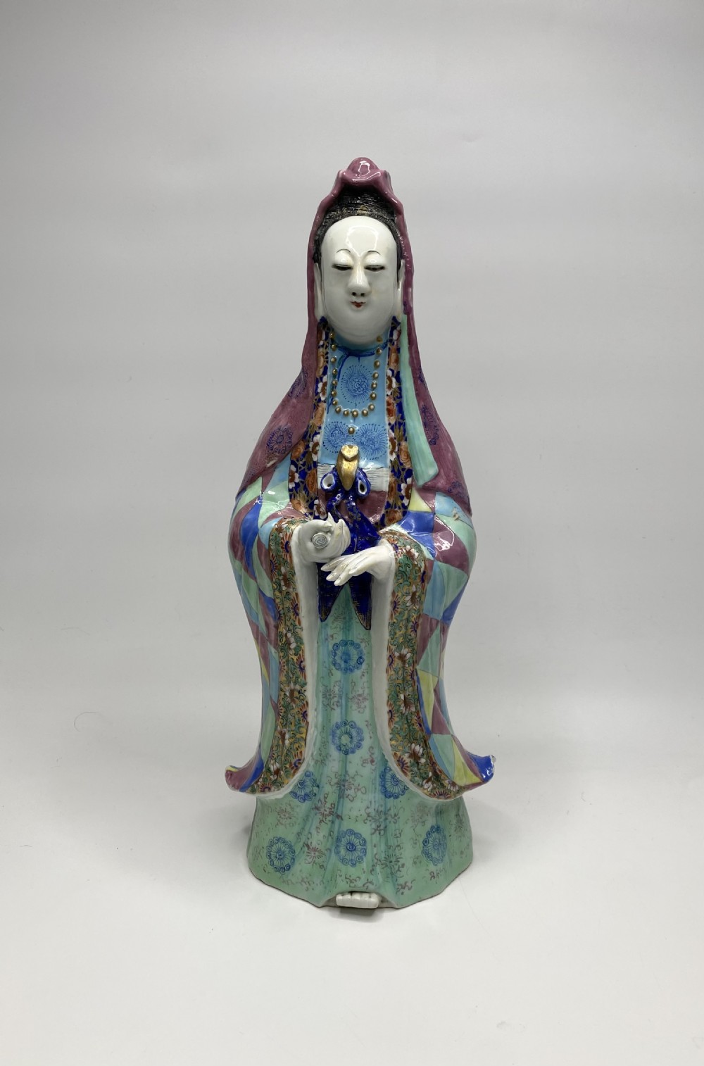 Chinese porcelain Guanyin and stand, 19th C. Qing Period. View III