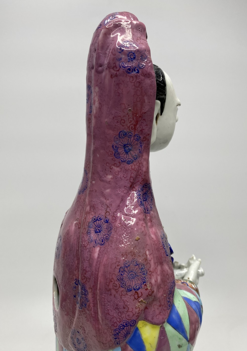 Chinese porcelain Guanyin and stand, 19th C. Qing Period. View XI