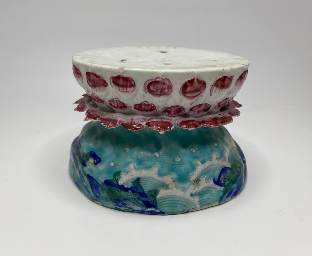 Chinese porcelain Guanyin and stand, 19th C. Qing Period. View XVI