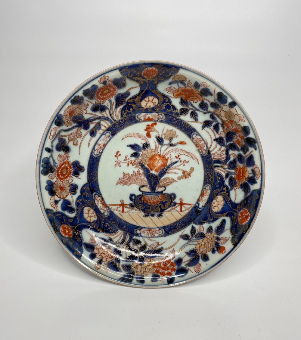 Imari porcelain dish, Arita, Japan, c. 1700. Edo Period.
