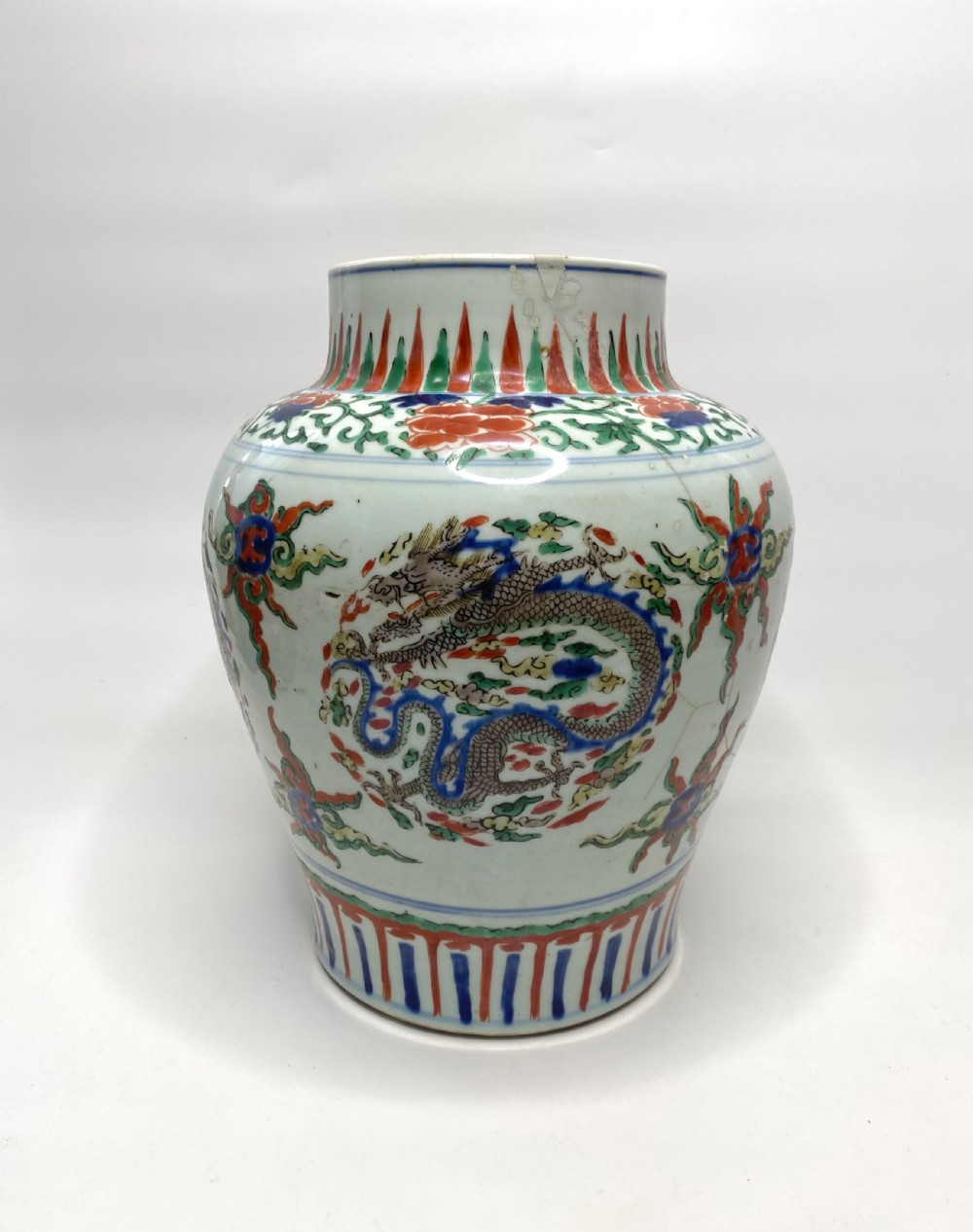Pair Chinese wucai Dragon jars, c.1650, Shunzhi Period. View IV