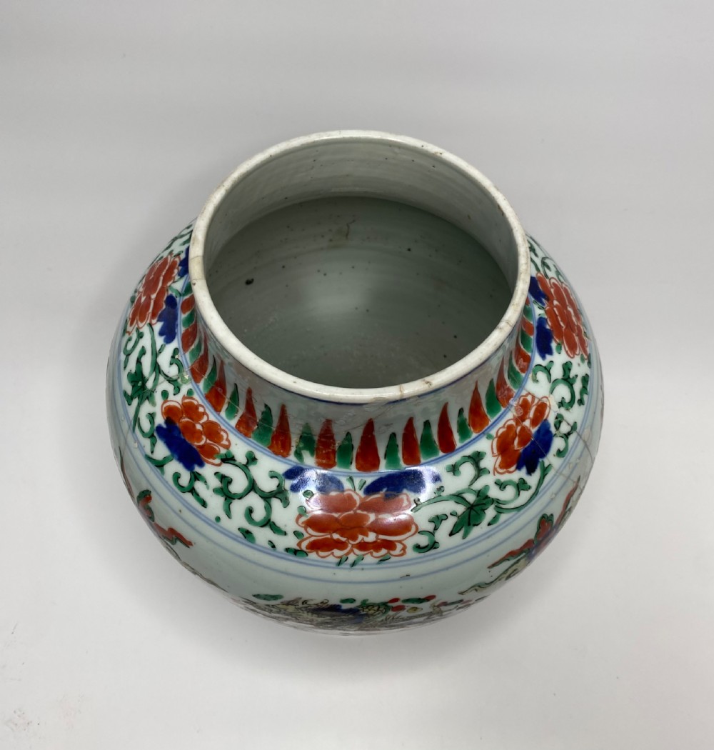 Pair Chinese wucai Dragon jars, c.1650, Shunzhi Period. View V