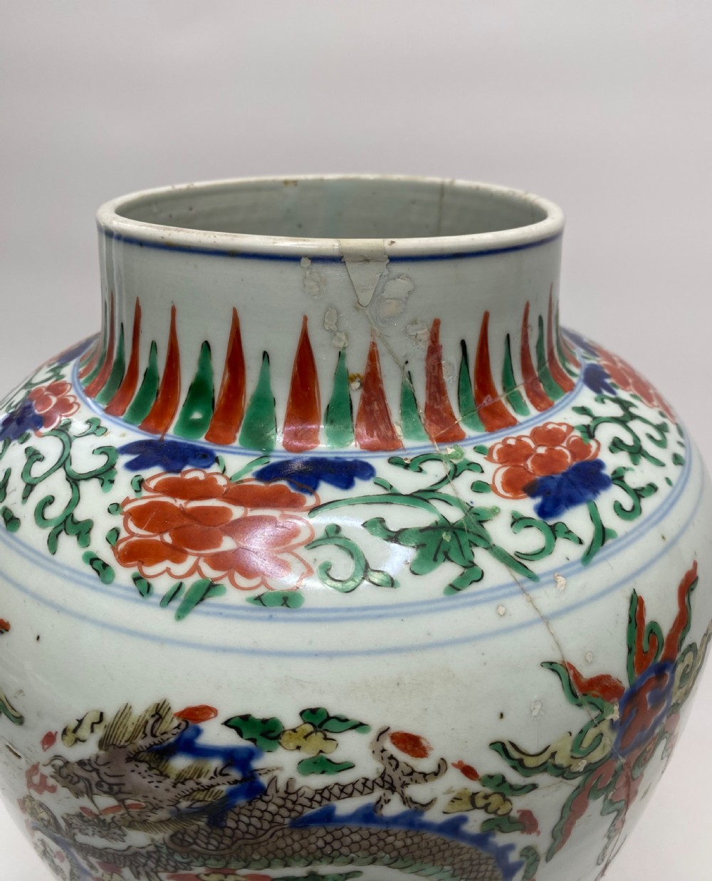 Pair Chinese wucai Dragon jars, c.1650, Shunzhi Period. View VI