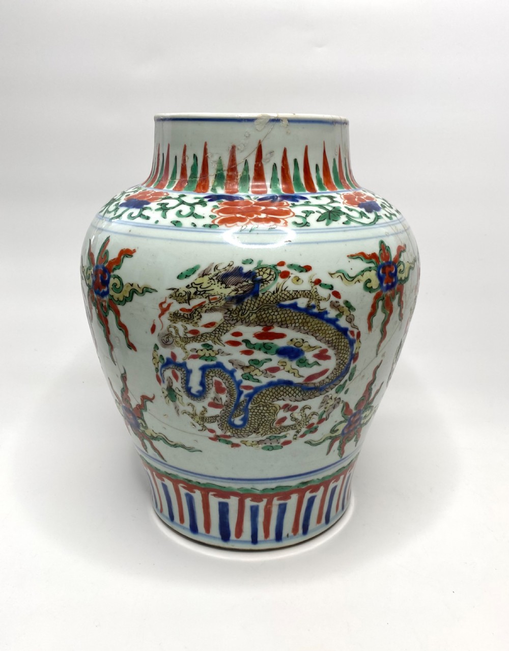 Pair Chinese wucai Dragon jars, c.1650, Shunzhi Period. View VII