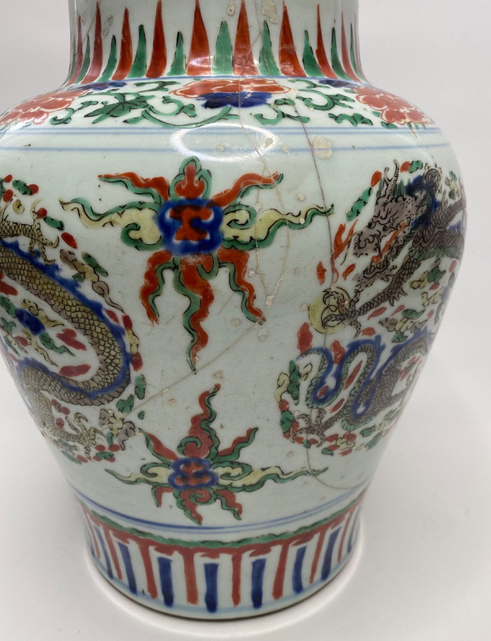 Pair Chinese wucai Dragon jars, c.1650, Shunzhi Period. View X
