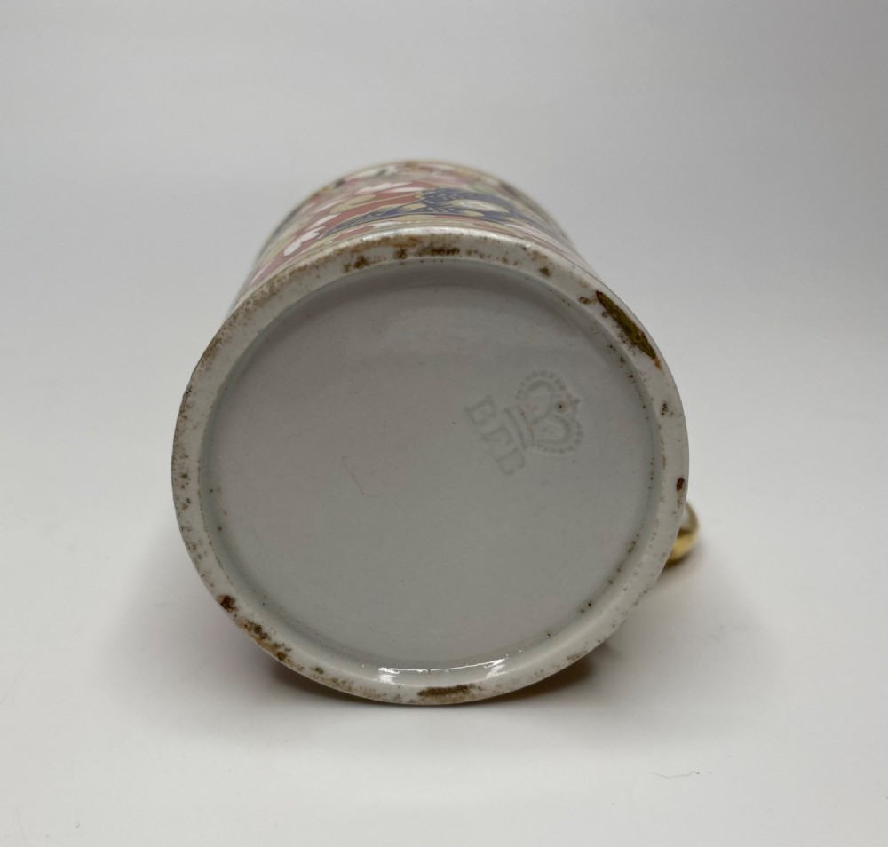 BFB Worcester porcelain Imari coffee can, c. 1810. View VI