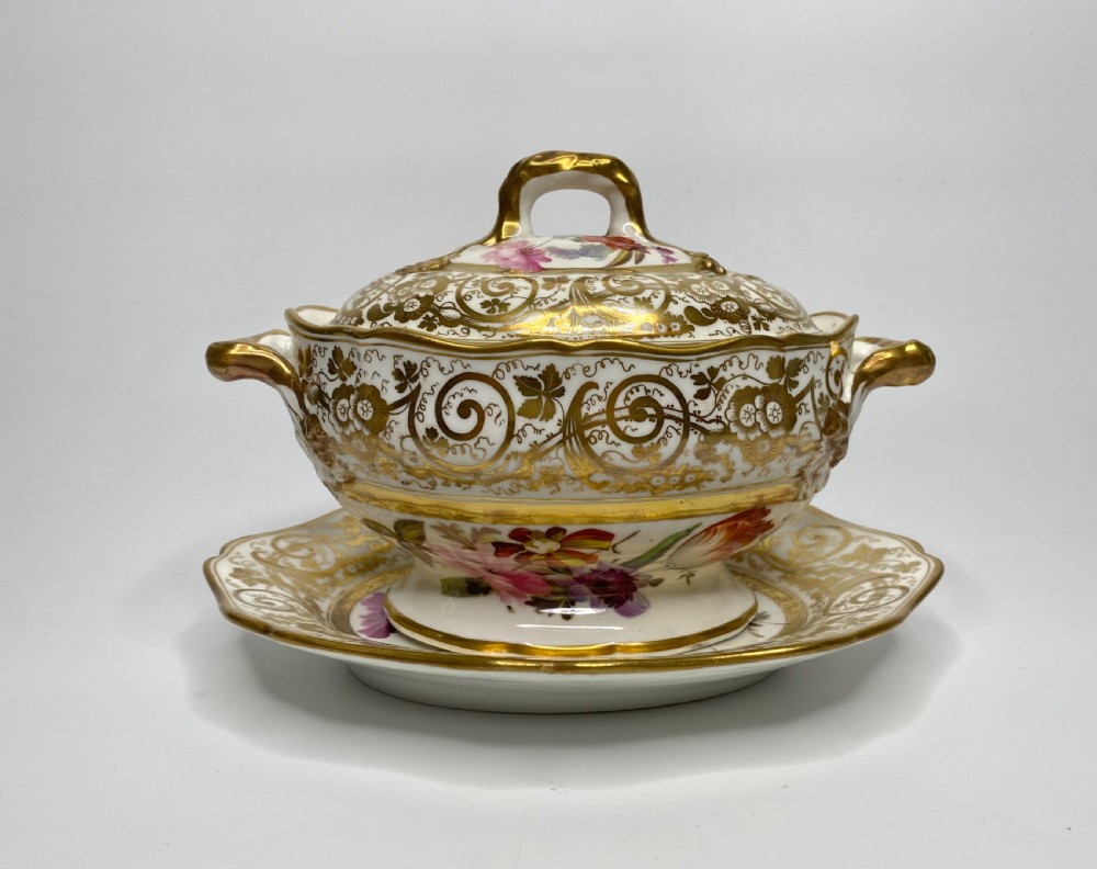 English porcelain sauce tureen, cover & stand, c. 1820. View IV
