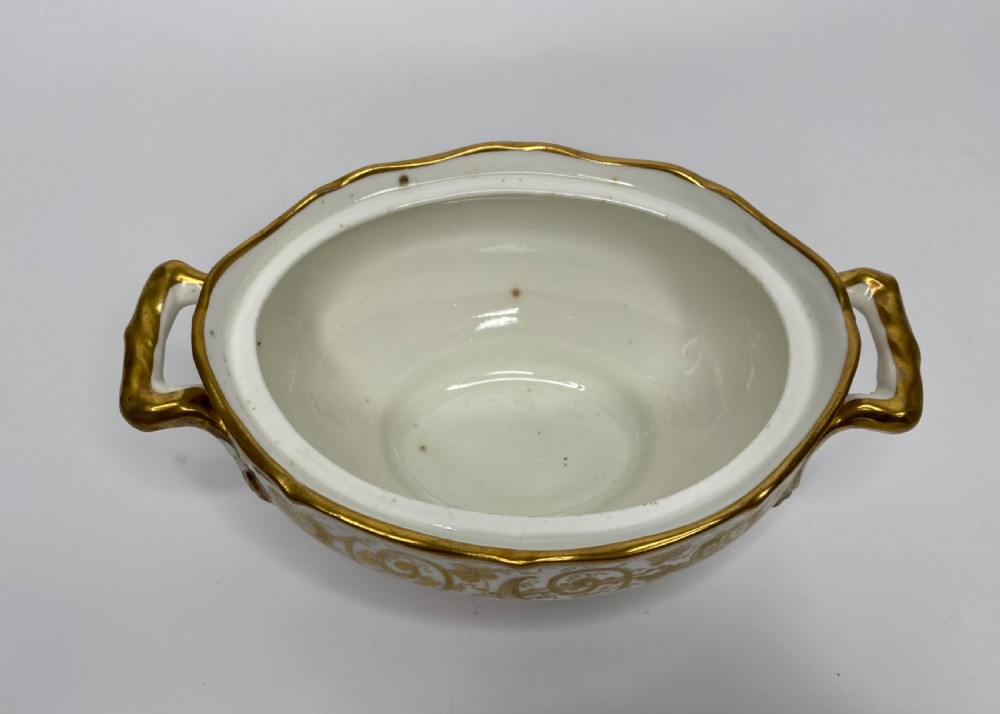 English porcelain sauce tureen, cover & stand, c. 1820. View XV
